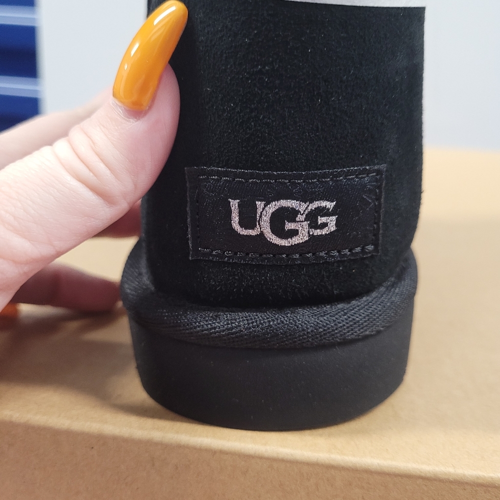 SALE! UGG Black Classic Zodiac Short Boots PRICE FIRM - Picture 5 of 8
